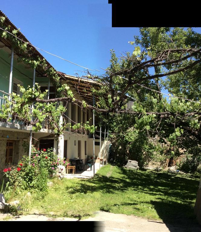 Guest House Chuta In Lagami Местия Екстериор снимка