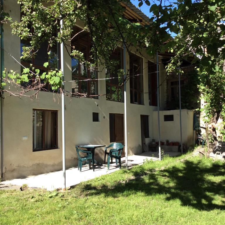 Guest House Chuta In Lagami Местия Екстериор снимка